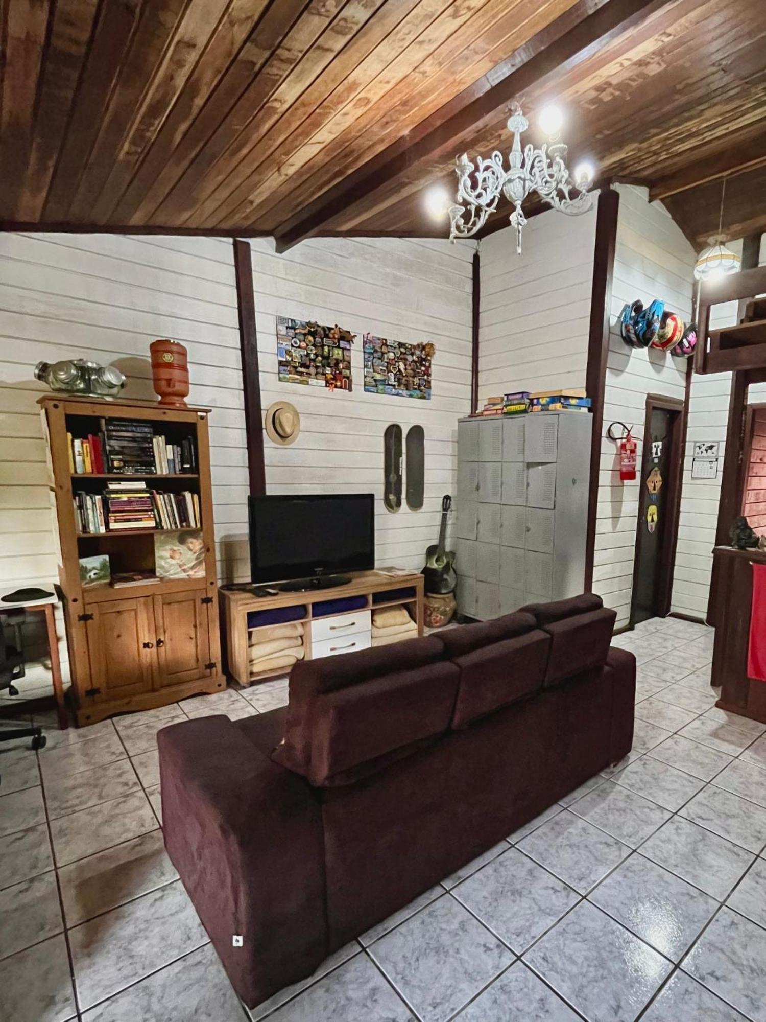 Vibe House Hostal *